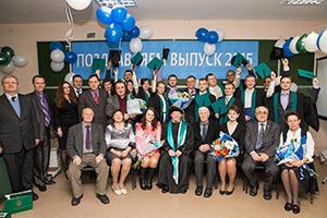 Делегация СПбПУ поздравила выпускников ИЯЭ с вручением дипломов