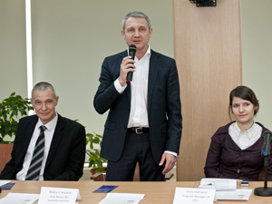 Проректор Д.Ю. Райчук приветствует участников конференции