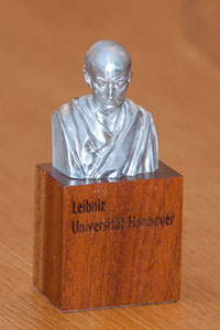 Бюст Вильгельма Лейбница подарок от Ганноверского университета Лейбница