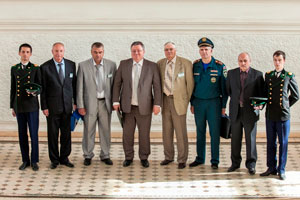 Ректор СПбГПУ А.И. Рудской с участниками семианара на парадной лестнице