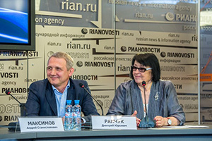 Проректор Д.Ю. Райчук и модератор пресс-конференции Н.С. Ямпольская