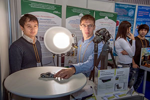 студенты СПБГПУ демонстрируют поворотные столы Photomechanics