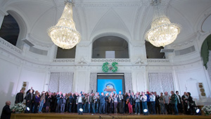 Гости праздника на сцене Белого зала СПбГПУ