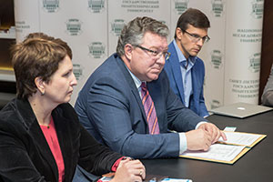 Ректор СПбПУ А.И. Рудской (в центре)