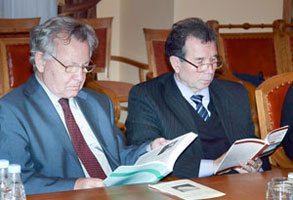 Слева направо академики В.Г. Пешехонов, С.Н. Васильев