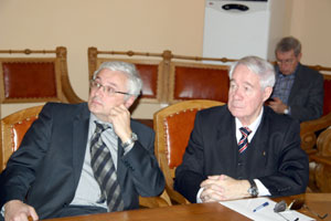 Участники заседания Н.Д. Рогалев, В.Р. Окороков