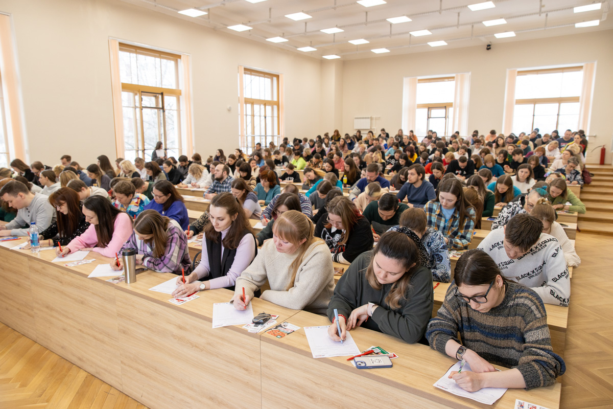 Для написания «Тотального диктанта» в СПбПУ собрались более двухсот человек 