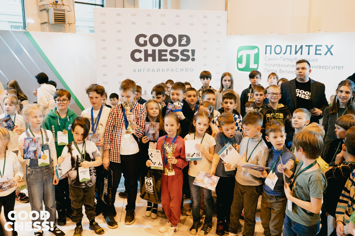 В турнире участвовали 356 игроков из 60 шахматных клубов 