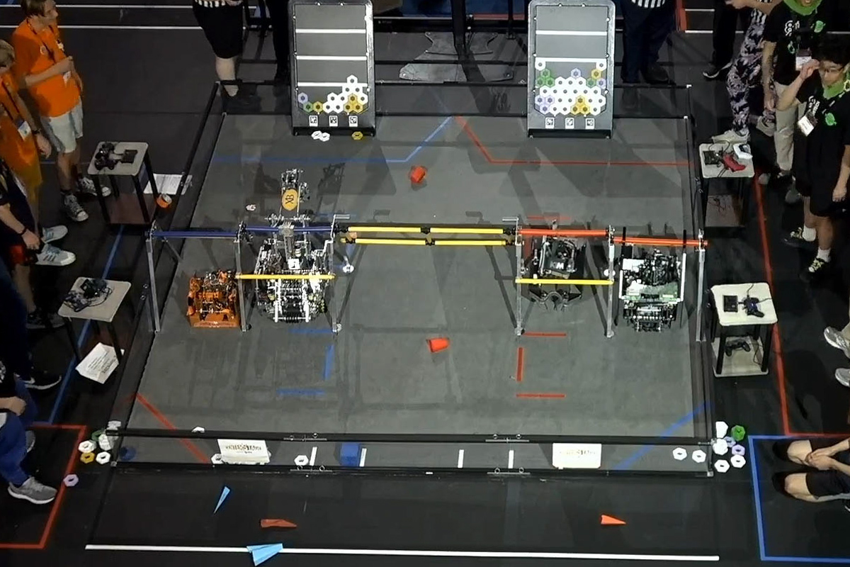 В каждом матче FTC соревнуются два альянса по два робота