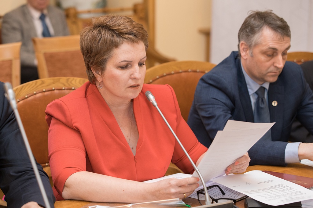 Обсудив доклад Ю.В. Колесникова, Ученый совет решил разработать дорожную карту развития СДО по институтам на 2017-2021 годы