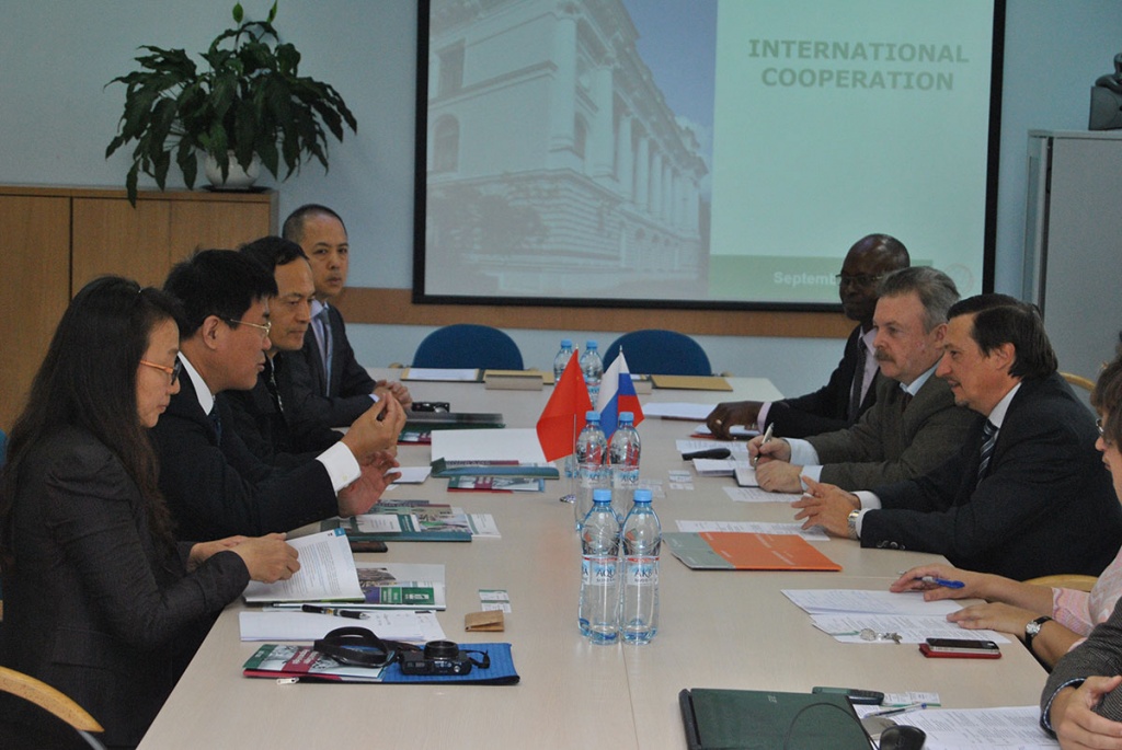 Встреча с делегацией Пекинского университета гражданского строительства и архитектуры в Ресурсном центре международной деятельности