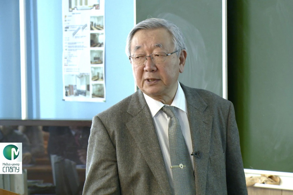 Профессор Кадзуёси Такаяма