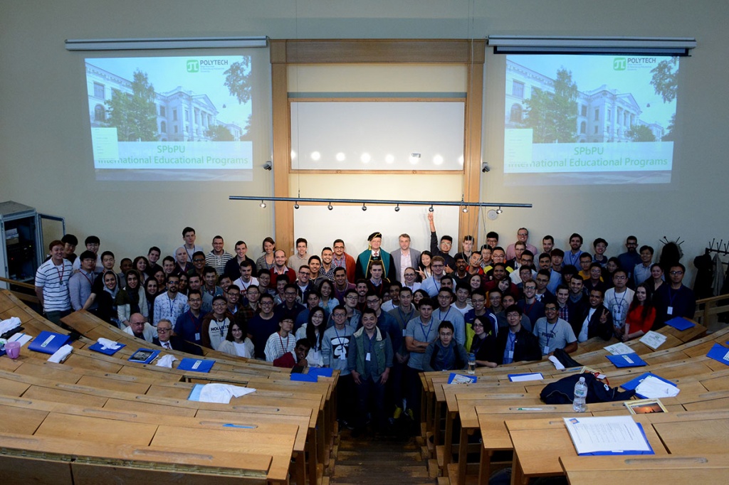 Групповое фото студентов-энергетиков - новая традиция _ копия