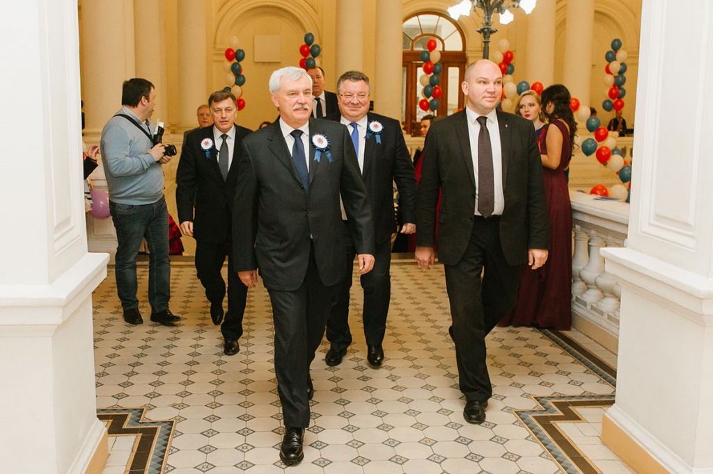 Губернатор Г.С.Полтавченко посетил новогодний бал в Белом зале СПбПУ Губернатор Г.С.Полтавченко посетил новогодний бал в Белом зале СПбПУ