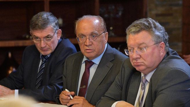 Среди участников встречи с премьер-министром был ректор СПбПУ А.И. Рудской 