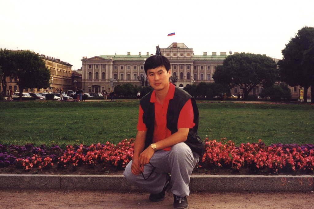 В студенческие годы Дун Гэ любил длительные прогулки по знаковым местам Санкт-Петербурга