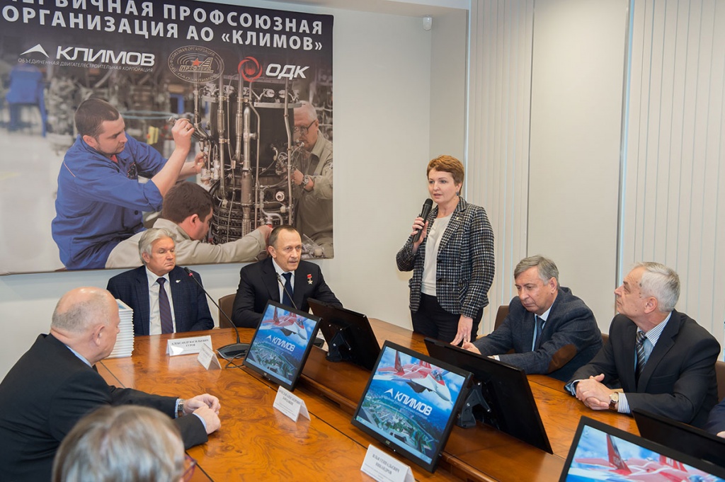 Проректор по образовательной деятельности СПбПУ Е.М. Разинкина поздравила студентов - лауреатов стипендий им. В.Я. Климова Проректор по образовательной деятельности СПбПУ Е.М. Разинкина поздравила студентов - лауреатов стипендий им. В.Я. Климова