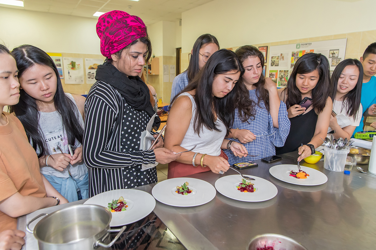 Приготовленные блюда студенты Международной политехнической летней школы смогут повторить самостоятельно