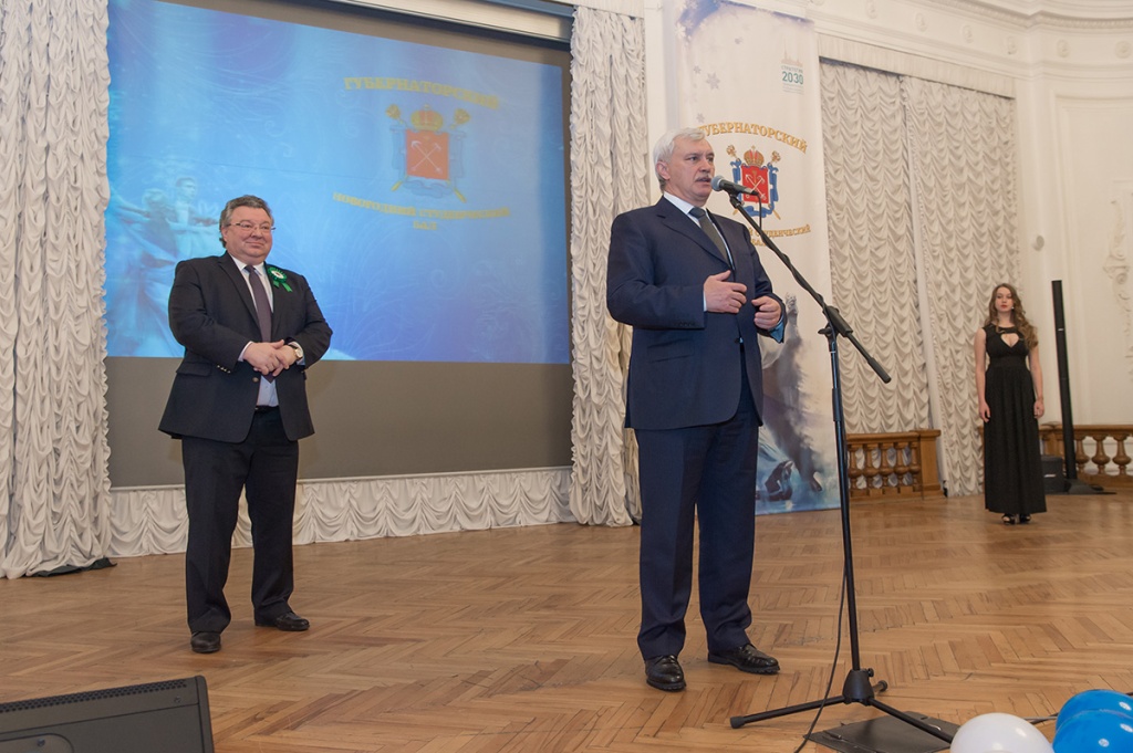 Участников бала приветствовал губернатор Санкт-Петербурга Г.С. Полтавченко