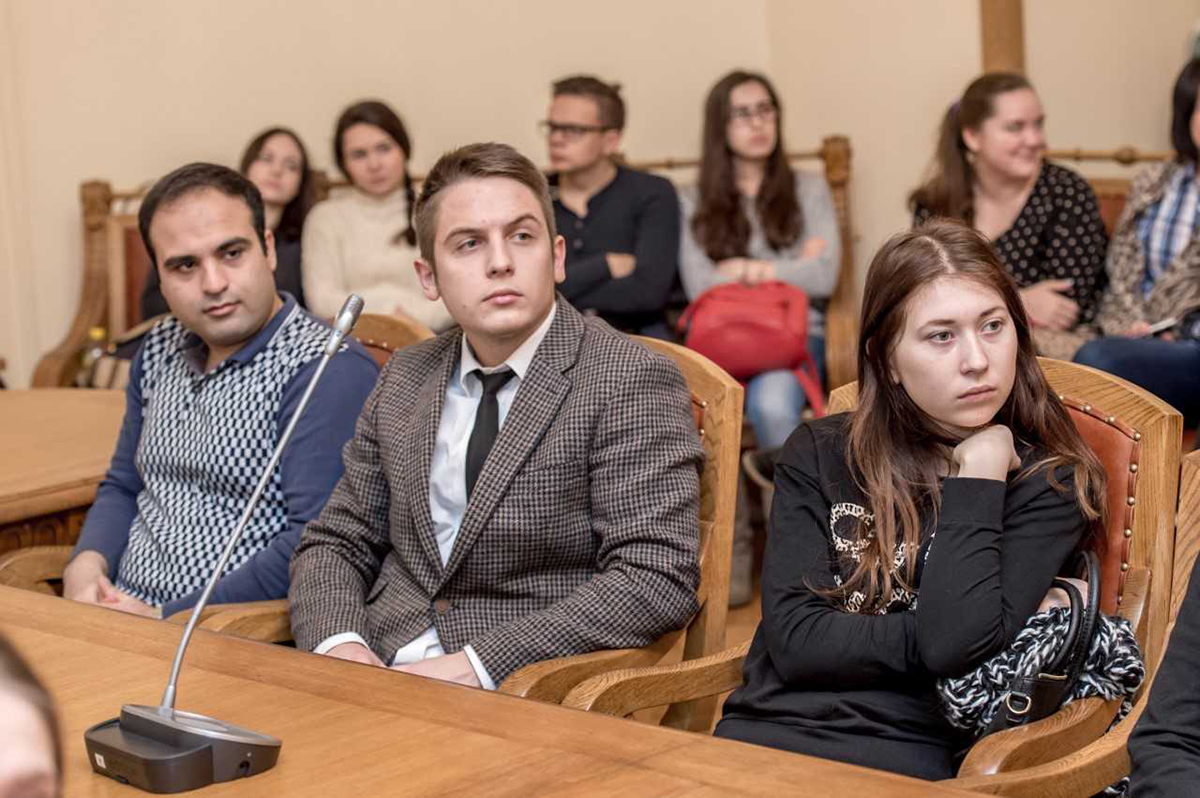 В конце лекции студенты узнали основные положения, которые помогут сохранить здоровье, и задали академику вопросы В конце лекции студенты узнали основные положения, которые помогут сохранить здоровье, и задали академику вопросы