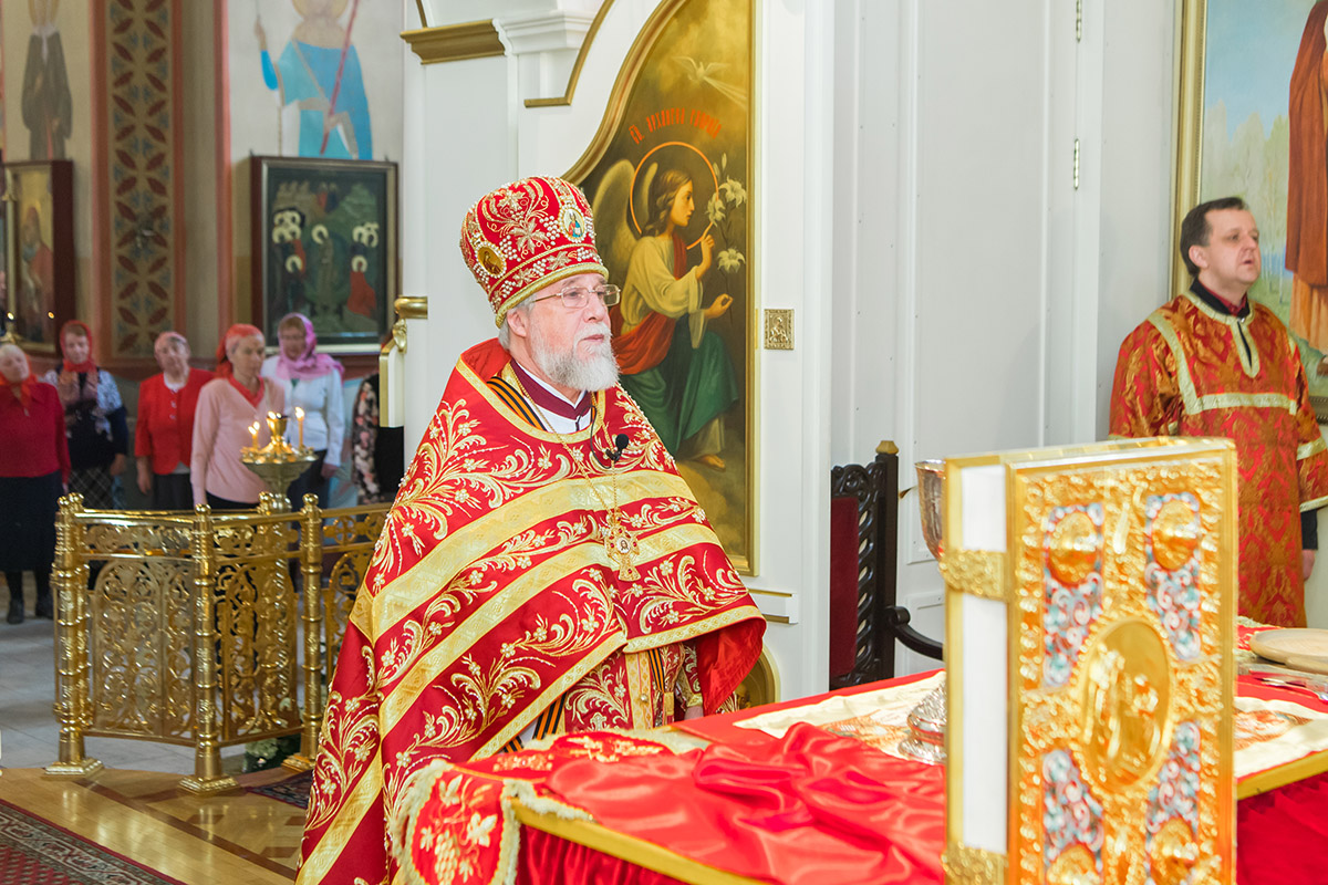 Настоятель храма – митрофорный протоиерей Александр РУМЯНЦЕВ 