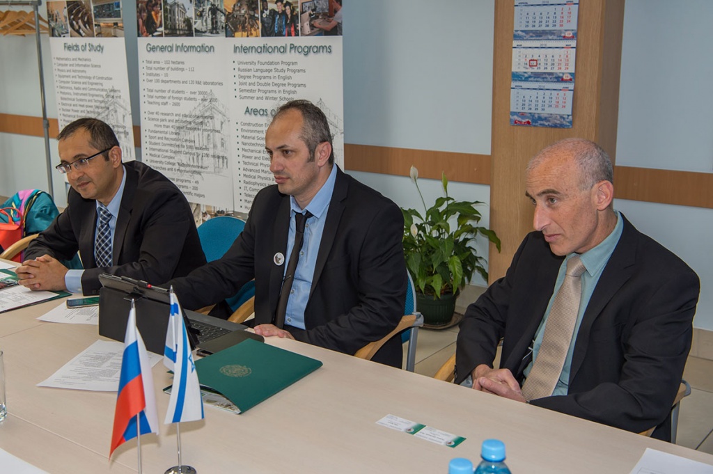 СПбПУ посетили генеральный консул Израиля в Санкт-Петербурге Михаэль Лотем (справа) и представители Ариэльского университета