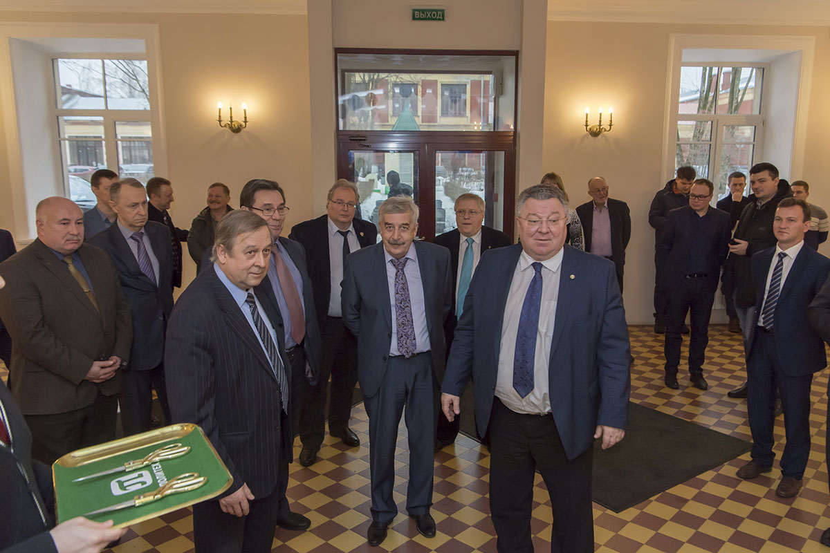 Принимала работы администрация СПбПУ во главе с ректором А.И. Рудским Принимала работы администрация СПбПУ во главе с ректором А.И. Рудским