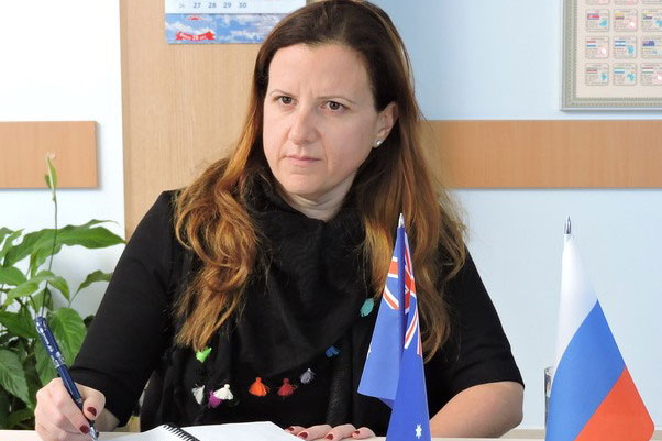 Директор Комитета по образованию Правительства штата Виктория Карине Атая Директор Комитета по образованию Правительства штата Виктория Карине Атая