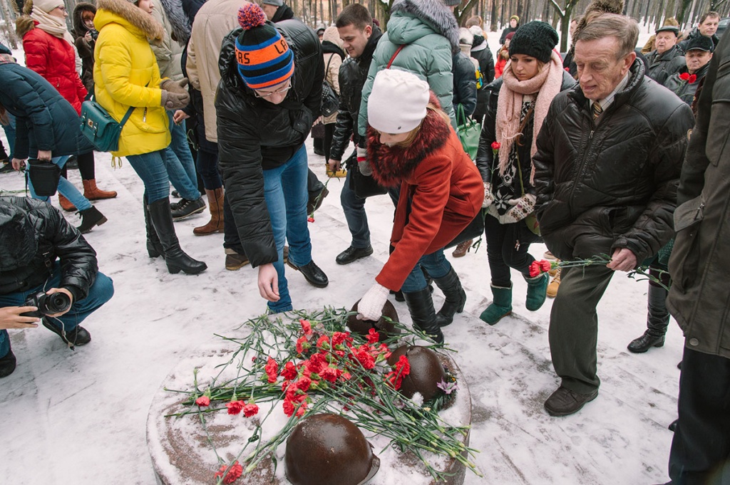 Возложение цветов к Памятнику погибшим политехникам