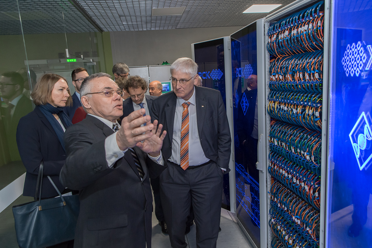 В.С. Заборовский провел экскурсию по Суперкомпьютерному центру Политехнический 