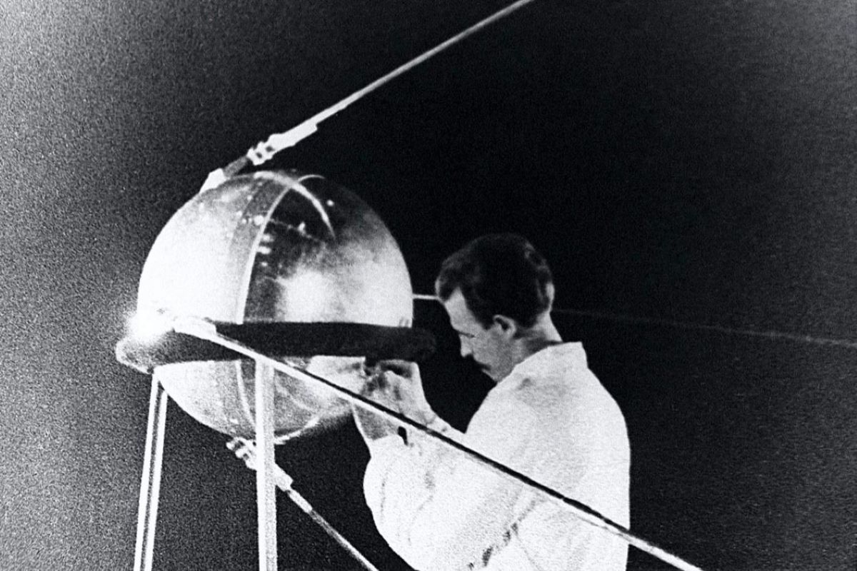 Первый искусственный спутник Земли, запущенный СССР в 1957 году