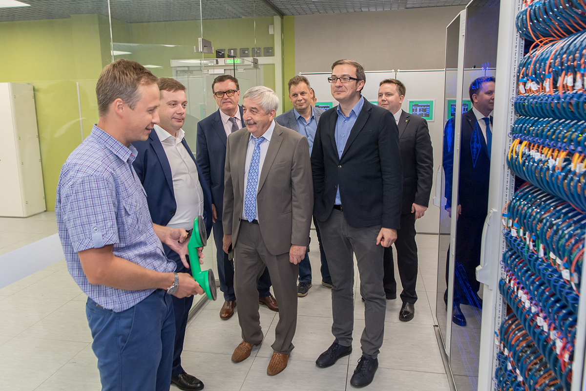 Руководству Фонда Росконгресс показали Суперкомпьютерный центр Политехнический