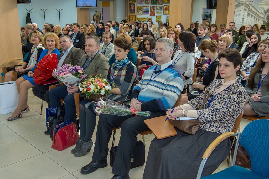 Преподаватели и сотрудники СПбПУ поздравили коллектив кафедры Стратегический менеджмент с 45-летием