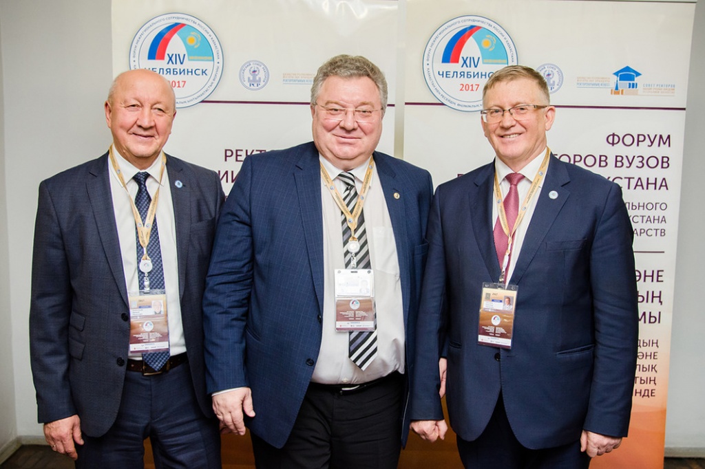 Ректор СПбПУ (на фото - в центре) принял участие в Форуме ректоров вузов России и Казахстана 