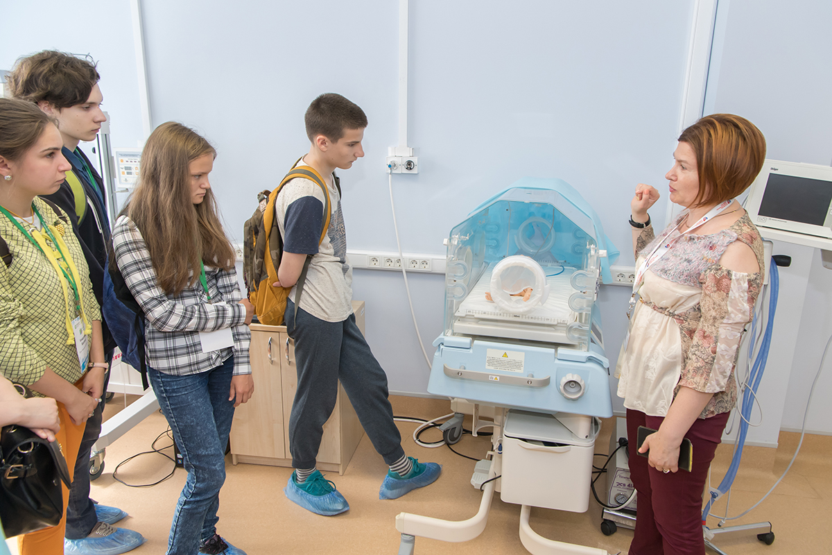Участники Летней школы побывали в медицинском центре им. Алмазова 