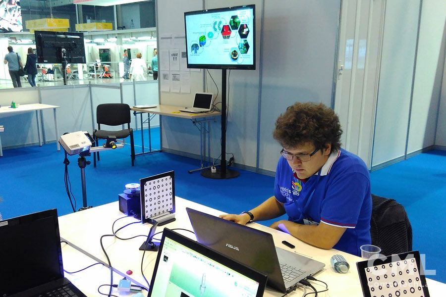 Максим Никитин за работой на Национальном чемпионате WorldSkills Hi-Tech Максим Никитин за работой на Национальном чемпионате WorldSkills Hi-Tech