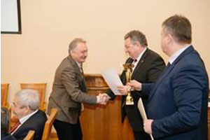 Директор ИФКСТ Сущенко Валерий Петрович представил победителей в спортивных соревнованиях. 