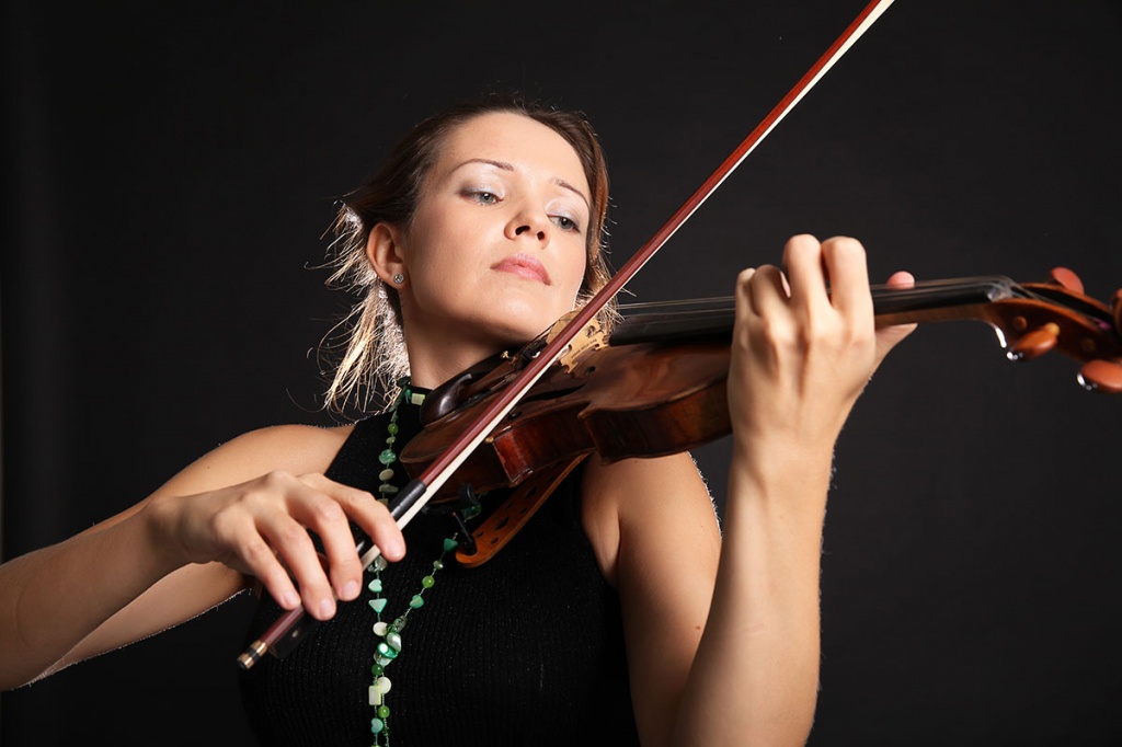 Всемирно известная скрипачка Мария Шалгина сыграла концерт на раритетной скрипке, созданной в 1725 году итальянским мастером Доменико Монтаньяной