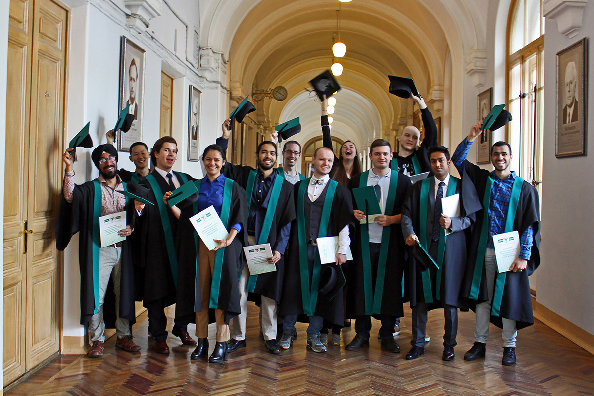 Выпускники международной образовательной программы Интеллектуальные системы успешно защитили дипломы в СПбПУ 