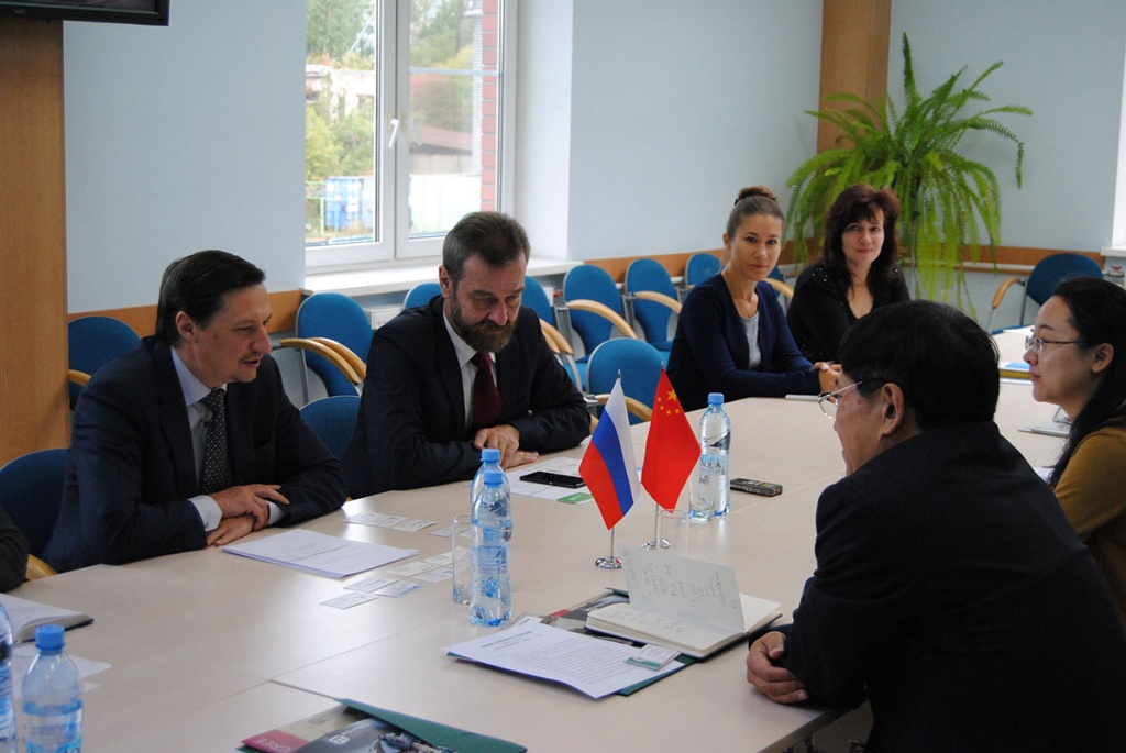 Во время переговоров с представителями Корпорации развития технопарков Чжунгуаньцунь