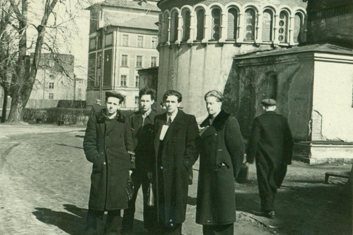 У Политехнического института, 1950 год