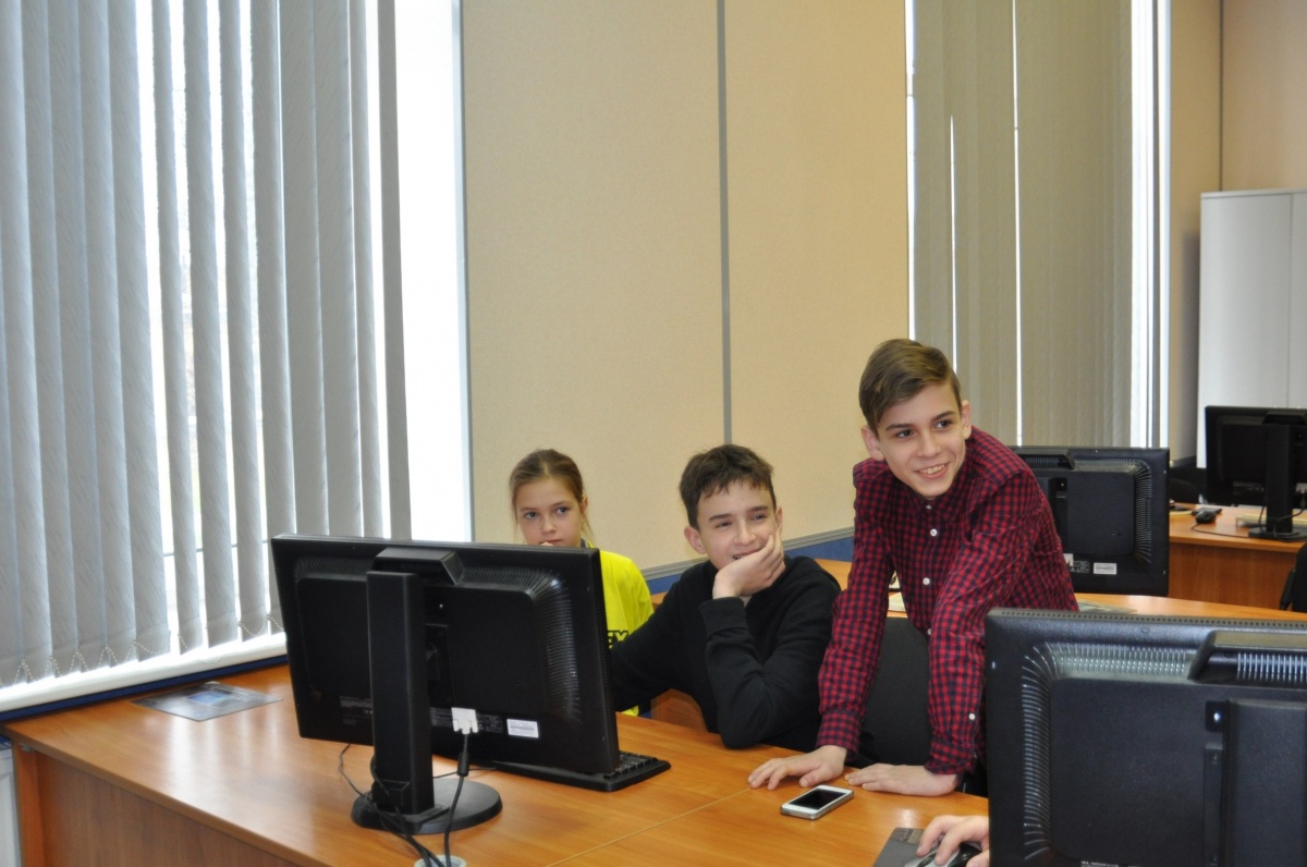 Преподаватели АИШ имеют большой опыт работы с детьми 4.jpg