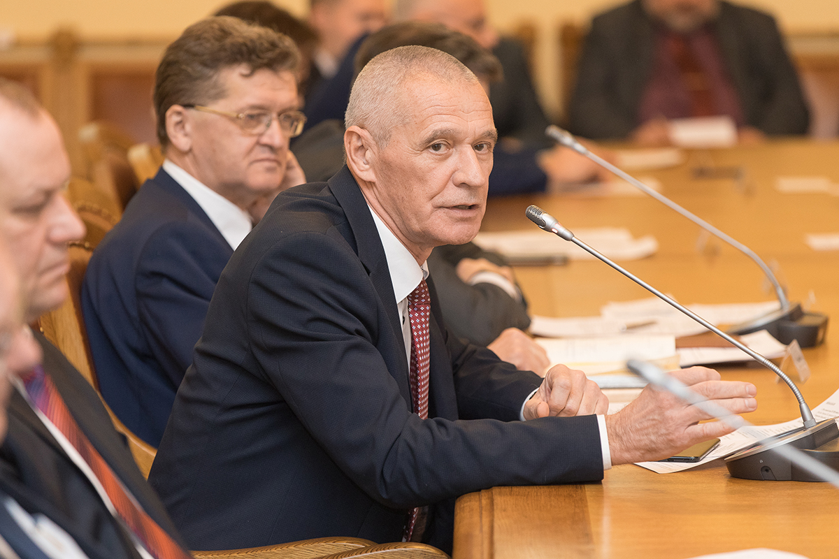 Перед членами Ученого совета выступил Н.И. Ватин Перед членами Ученого совета выступил Н.И. Ватин
