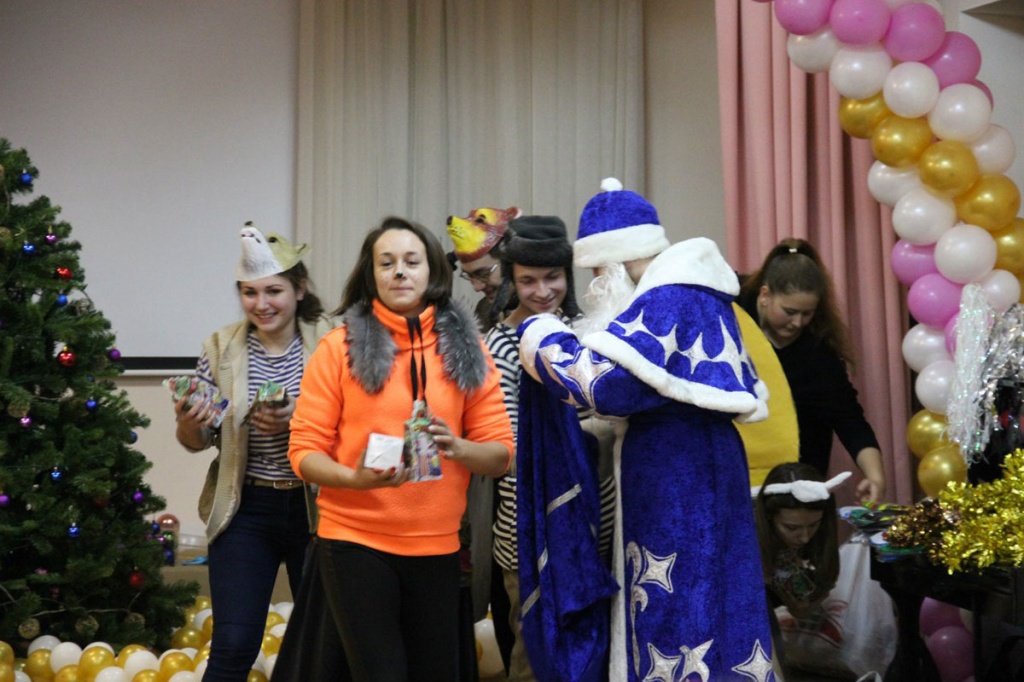 Волонтеры Политеха поздравили с Новым годом воспитанников детского дома