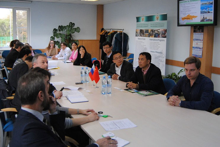 СПбПУ посетила делегация Шанхайского транспортного университета