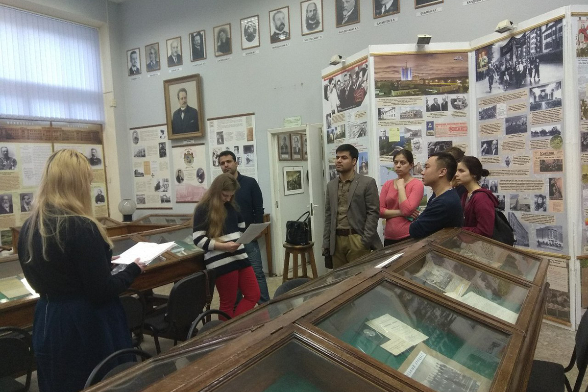 В рамках Декады иностранные студенты посетили Музейный комплекс Политеха 