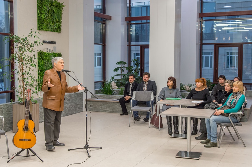 Встреча петербургских поэтов, как известных, так и начинающих, прошла в зимнем саду Научно-исследовательского корпуса