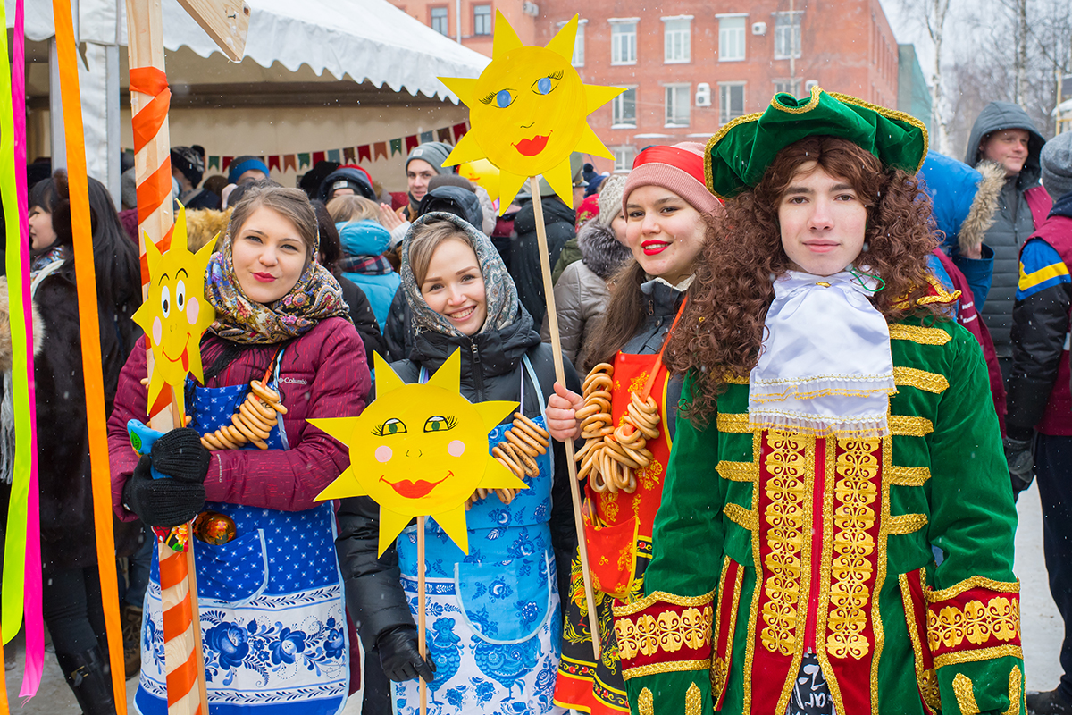 Студенты Политеха облачились в традиционные русские наряды 