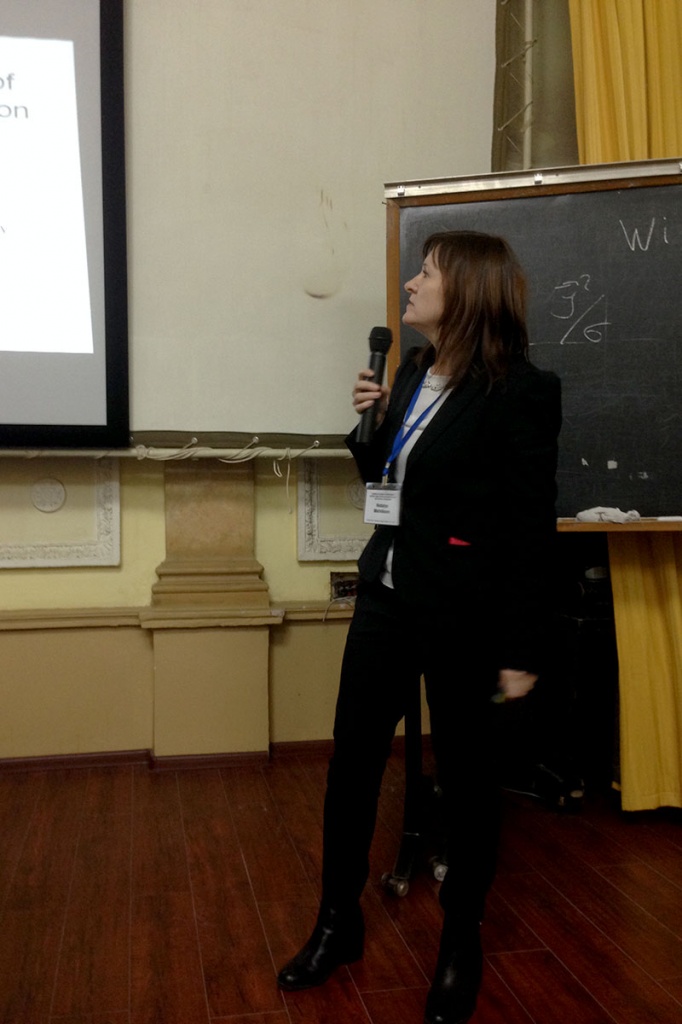 Доцент Н.Б. Мельникова выступает с докладом на семинаре в ИПМ РАН