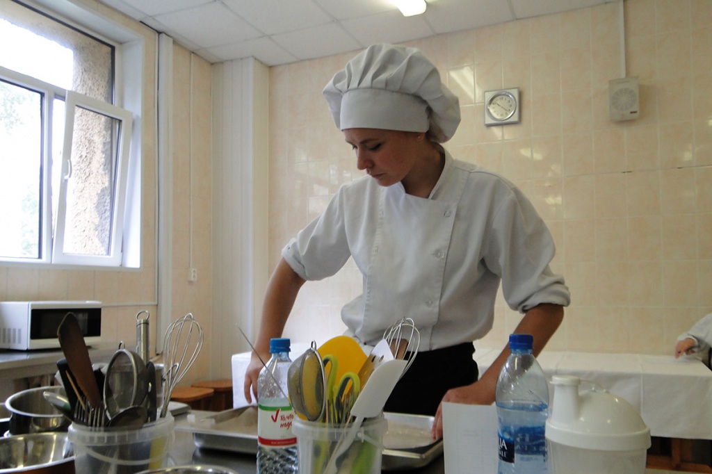 Марина Павлова участница чемпионата по компетенции Кондитерское дело Марина Павлова _ участница чемпионата по компетенции Кондитерское дело